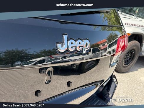 Used 2019 Jeep Grand Cherokee Laredo AWD/4WD image 14
