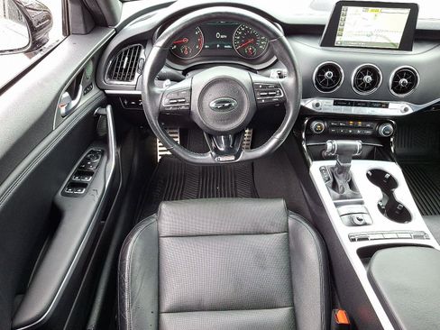 Used 2018 Kia Stinger GT1 image 12