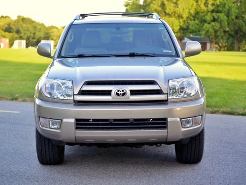Used 2004 Toyota 4Runner Limited AWD/4WD image 3
