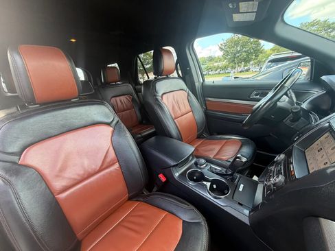 Used 2019 Ford Explorer XLT w/ Equipment Group 202A AWD/4WD image 26