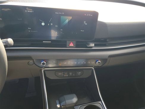 Used 2025 Kia Carnival EX image 14