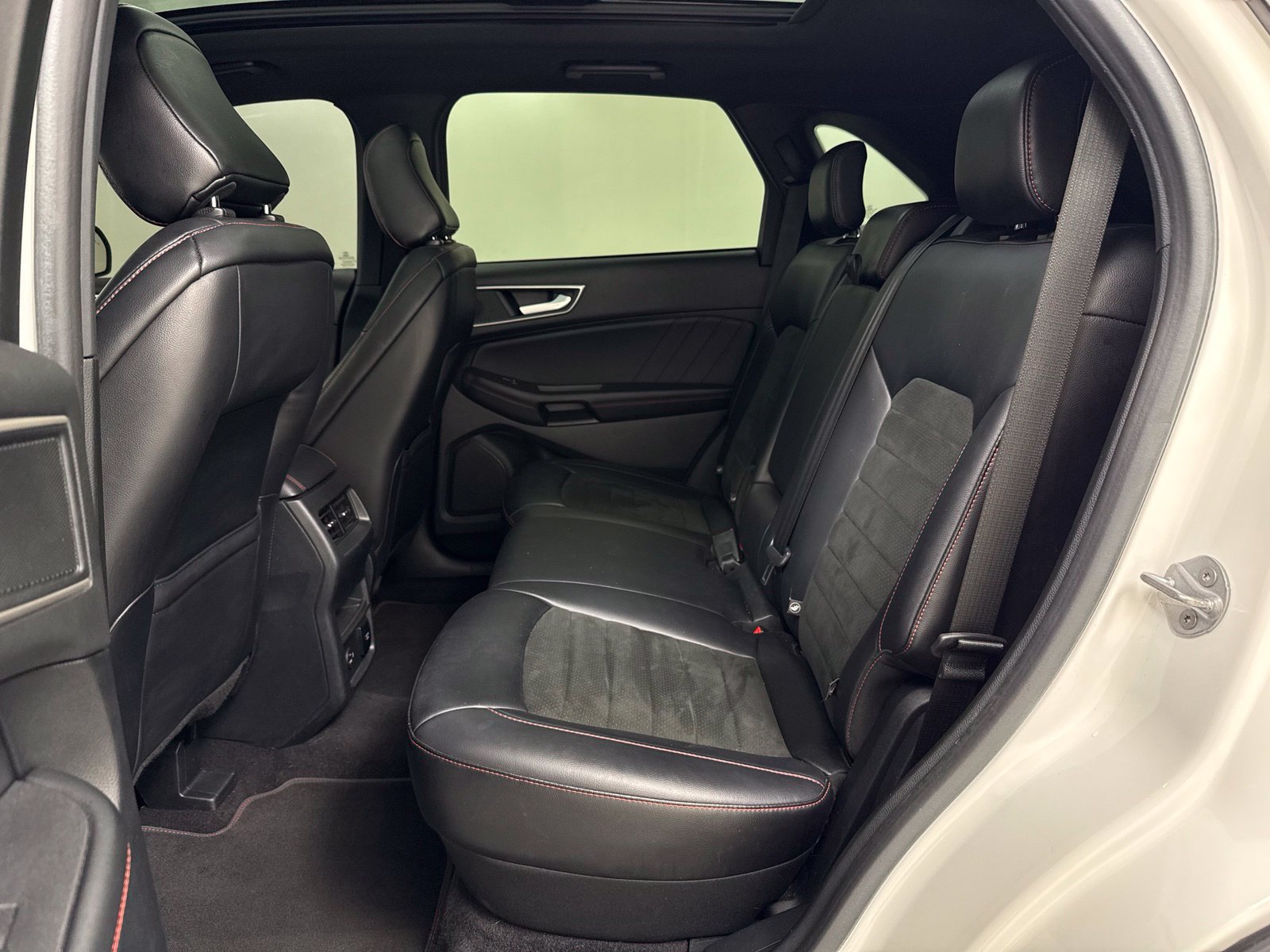 Used 2022 Ford Edge ST-Line AWD/4WD image 22