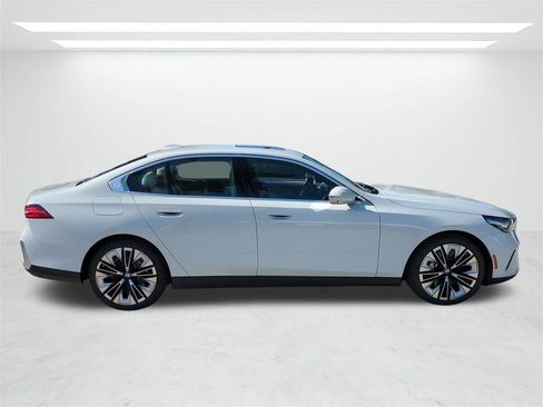 New 2026 BMW 530i w/ Premium Package image 3
