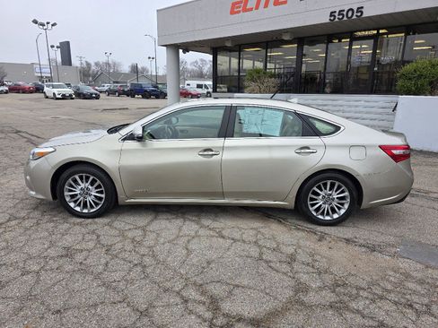 Used 2018 Toyota Avalon Limited image 53