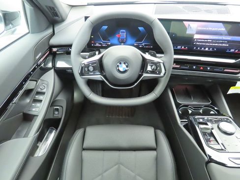 Certified 2025 BMW 530i image 10