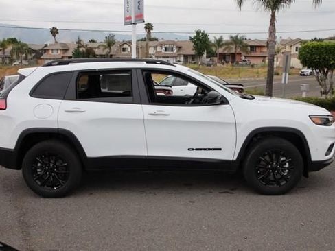 New 2023 Jeep Cherokee Altitude Lux image 3