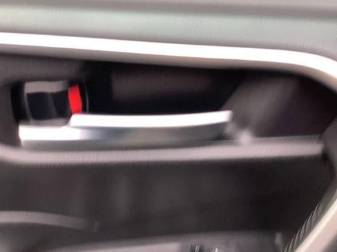 Used 2022 Toyota RAV4 XLE image 39