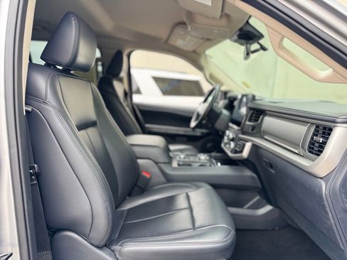 Used 2024 Ford Expedition XLT AWD/4WD image 27