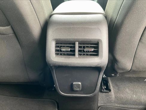 Used 2018 Chevrolet Equinox LT image 32