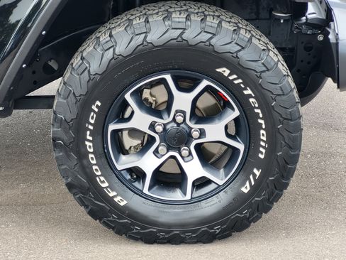 Used 2022 Jeep Wrangler Unlimited Rubicon w/ Cold Weather Group AWD/4WD image 8