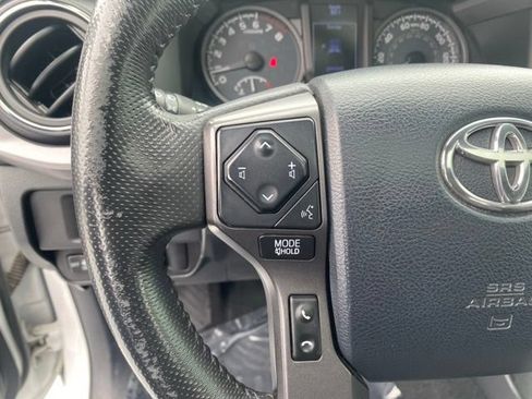 Used 2017 Toyota Tacoma TRD Off-Road AWD/4WD image 21