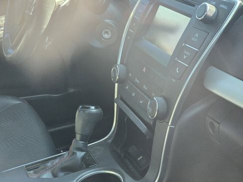 Used 2016 Toyota Camry SE image 15