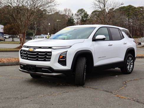 Used 2025 Chevrolet Equinox LT image 3