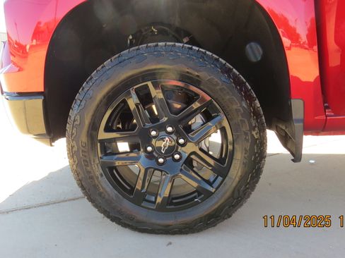 Used 2025 Chevrolet Silverado 1500 LT Trail Boss w/ Convenience Package II image 9