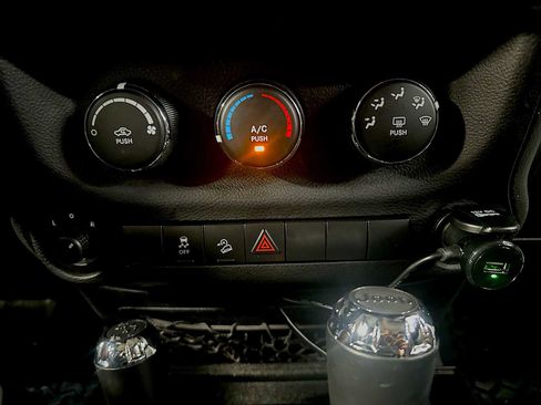 Used 2013 Jeep Wrangler Unlimited Sport image 16