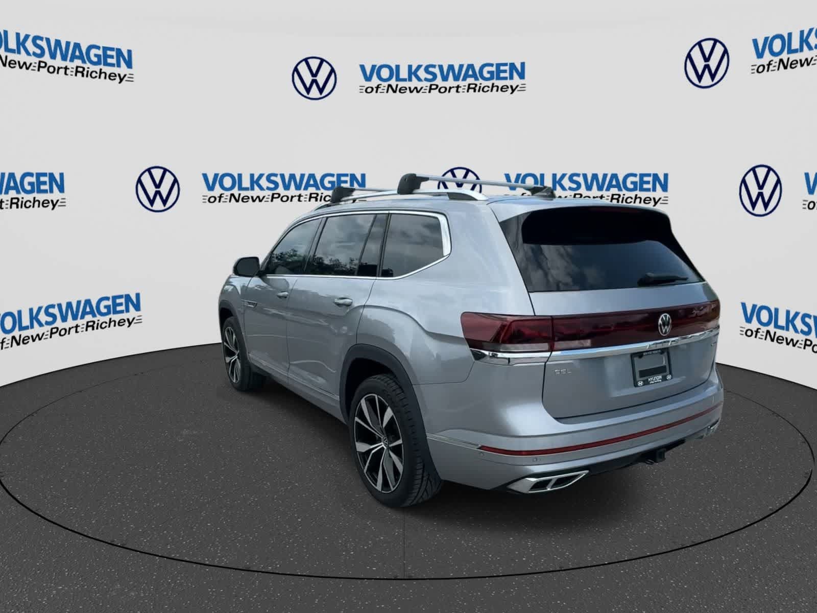 Used 2024 Volkswagen Atlas SEL Premium R-Line AWD/4WD image 6