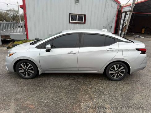 Used 2022 Nissan Versa SV FWD image 8