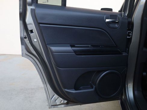 Used 2013 Jeep Patriot Latitude w/ Sun/Sound Group AWD/4WD image 18