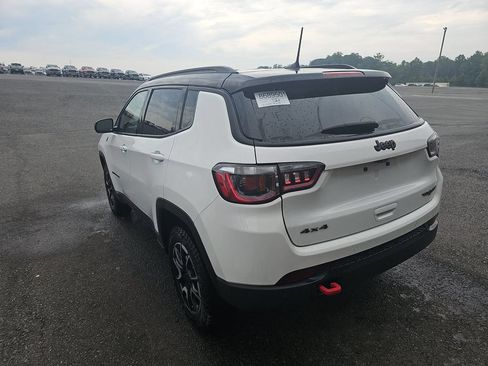 Used 2025 Jeep Compass Trailhawk AWD/4WD image 4