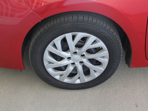 Used 2017 Toyota Corolla LE image 31