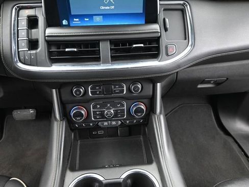 Used 2023 Chevrolet Suburban Premier image 16