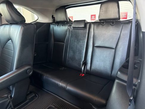 Used 2023 Toyota Highlander XLE FWD image 11