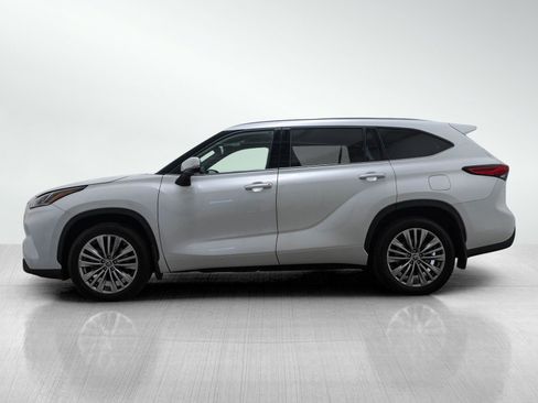 Used 2023 Toyota Highlander Platinum AWD/4WD image 3