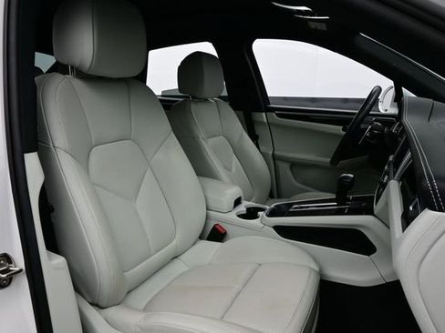 Certified 2023 Porsche Macan S AWD/4WD image 16