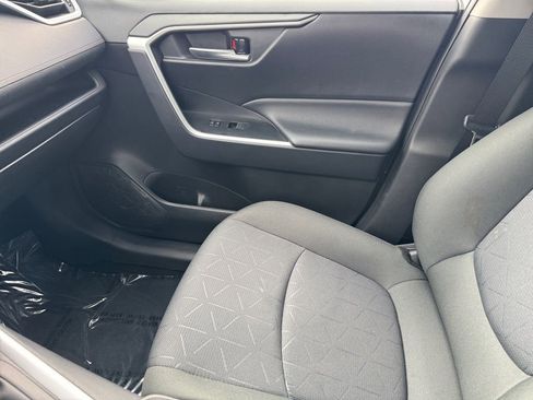 Used 2025 Toyota RAV4 XLE AWD/4WD image 30