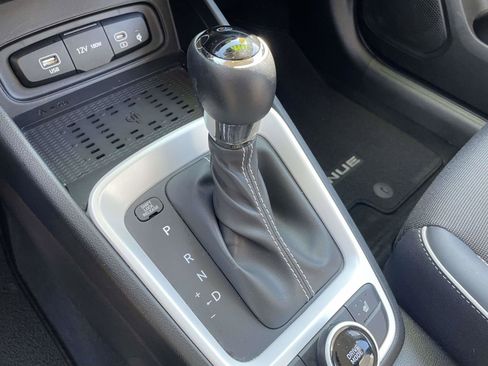 Certified 2025 Hyundai Venue Limited image 15