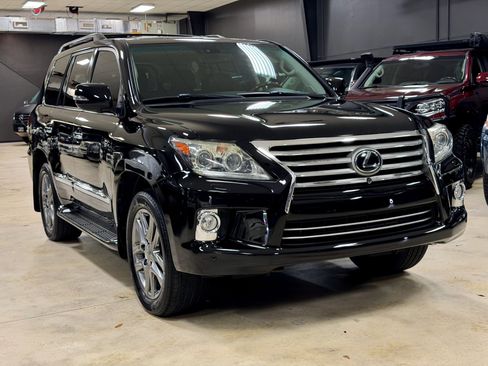 Used 2013 Lexus LX 570 4WD w/ Luxury Pkg w/Pre-crash image 5