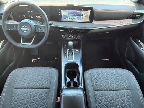 Used 2025 Nissan Kicks SV AWD/4WD image 15