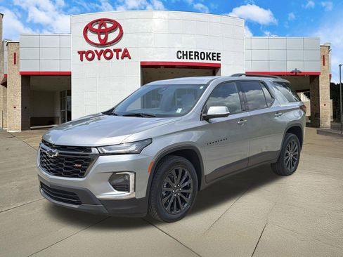 Used 2023 Chevrolet Traverse RS w/ LPO, Floor Liner Package FWD image 1