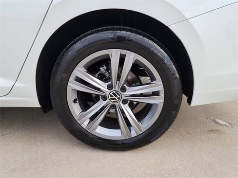 Certified 2023 Volkswagen Jetta SE image 25