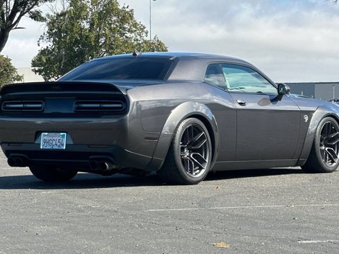 Used 2018 Dodge Challenger SRT Hellcat RWD image 3