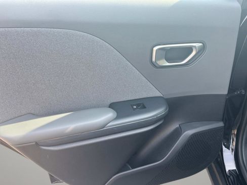 New 2025 Kia K4 EX image 18