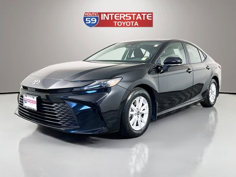Used 2025 Toyota Camry LE w/ Convenience Package FWD image 3