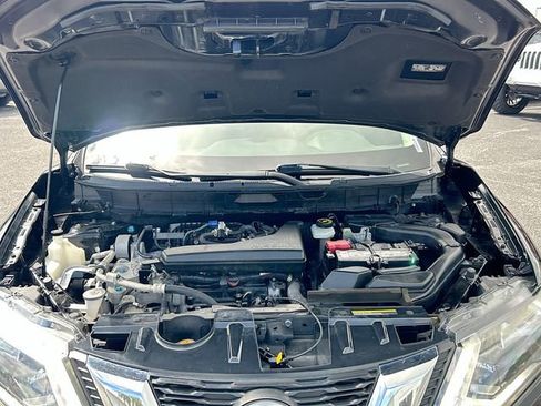 Used 2020 Nissan Rogue SV FWD image 28