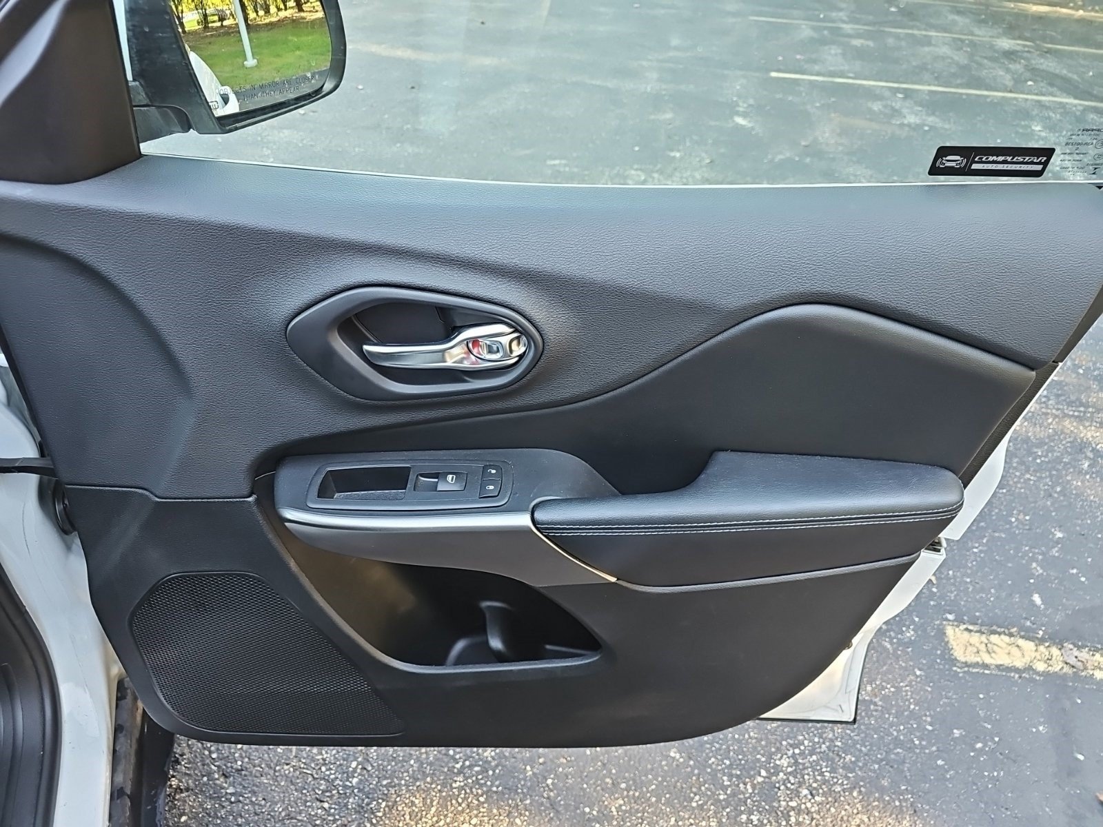 Used 2019 Jeep Cherokee Latitude w/ Popular Appearance Group FWD image 14
