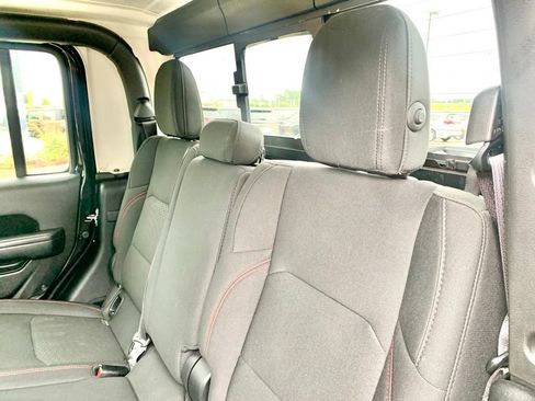 Used 2020 Jeep Gladiator Rubicon AWD/4WD image 17