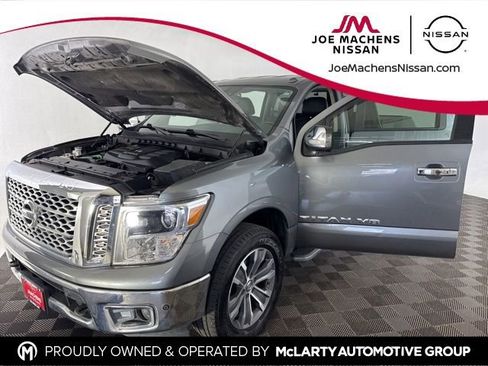 Used 2018 Nissan Titan SL image 10