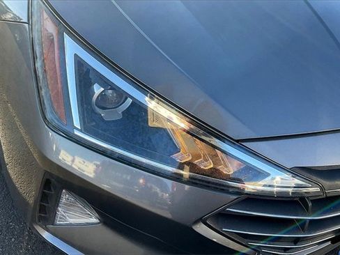 Used 2019 Hyundai Elantra SE image 29