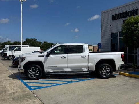 Used 2024 GMC Sierra 1500 SLT w/ SLT Premium Package AWD/4WD image 3