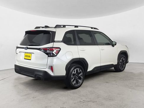 Certified 2025 Subaru Forester Premium AWD/4WD image 5
