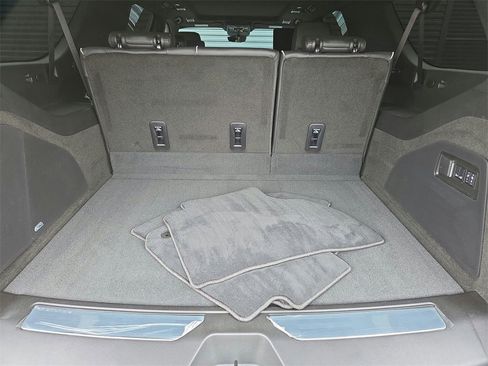 Used 2025 Cadillac Escalade ESV V image 33