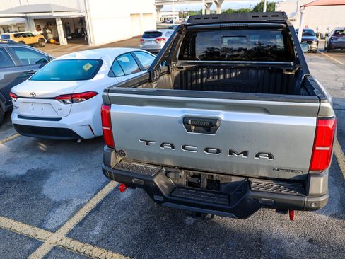 Used 2024 Toyota Tacoma 4x4 Double Cab Hybrid image 10