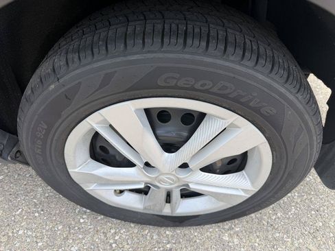 Used 2019 Nissan Kicks S FWD image 19