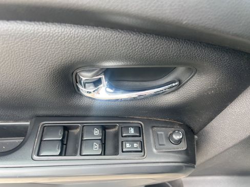 Used 2019 Nissan Titan SV w/ SV Convenience Package image 22