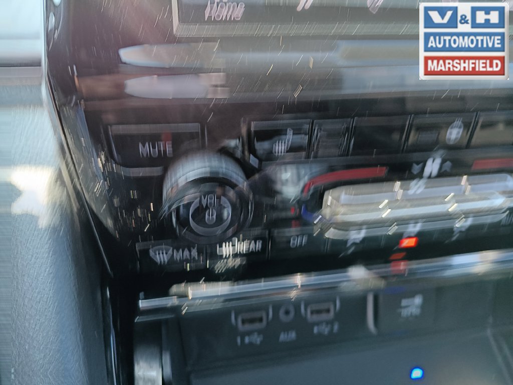 Used 2023 Jeep Grand Cherokee Altitude AWD/4WD image 17