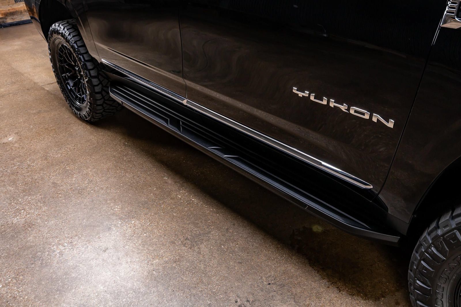 Used 2025 GMC Yukon XL Elevation AWD/4WD image 13